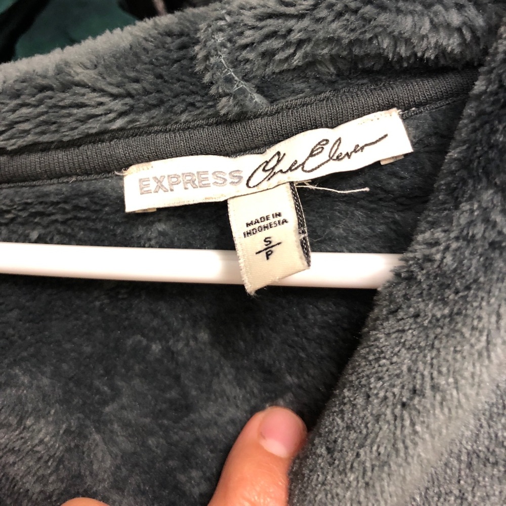 Express pull over size small - Picture 3 of 4